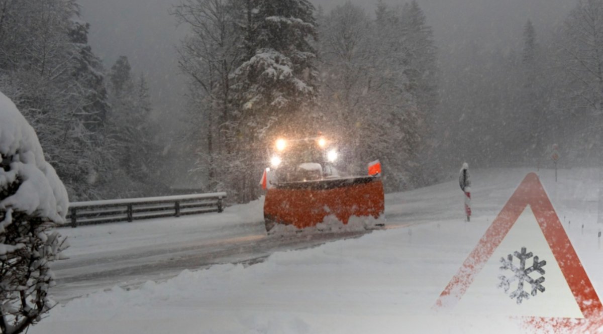 Непогода остановила транспорт: где в Казахстане закрыли дорогу