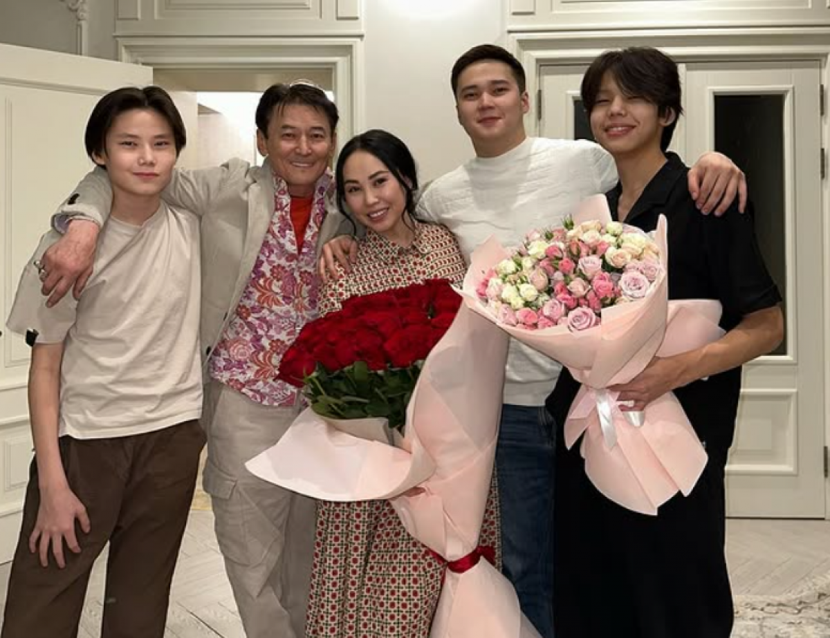 Бибигуль Тулегенова благословила сына Каракат Абильдиной (ВИДЕО)