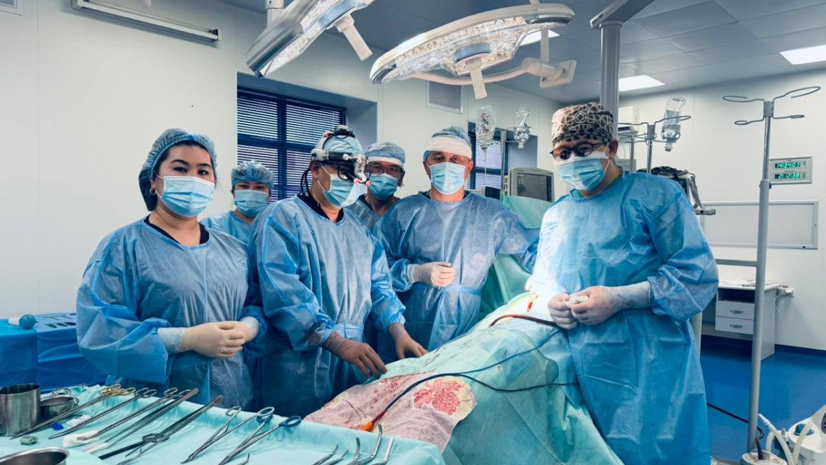 Пациенту пересадили его собственную почку в Шымкенте
