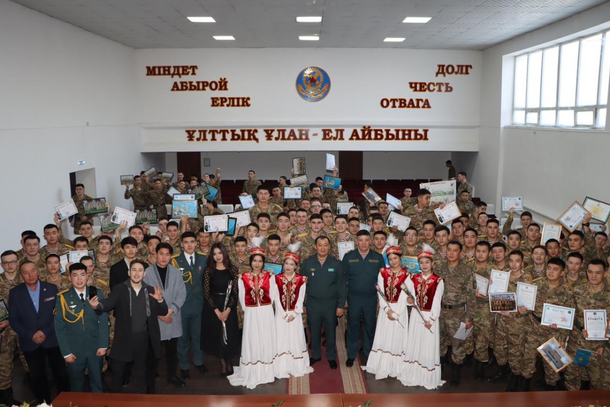 Более 120 солдат Нацгвардии в Астане торжественно проводили в запас