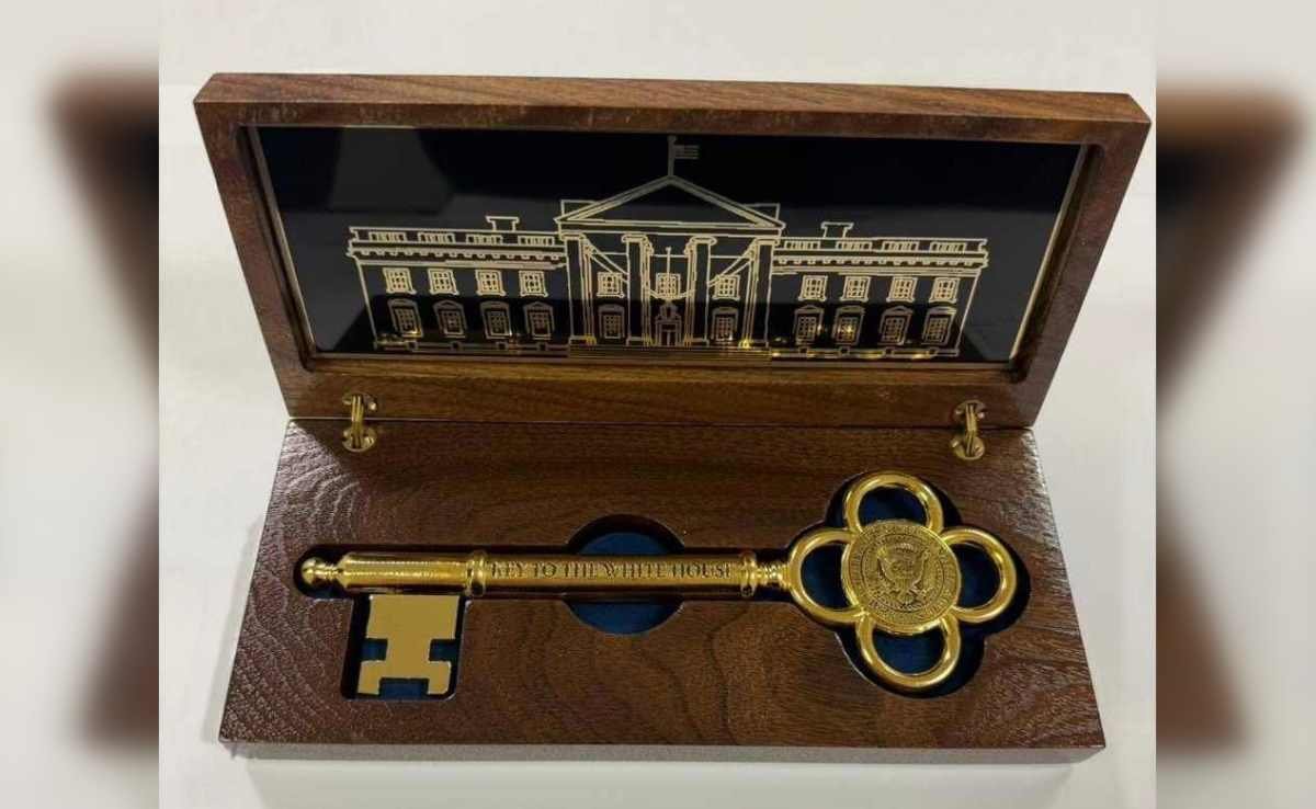 Трамп подарил Токаеву символический ключ от Белого дома