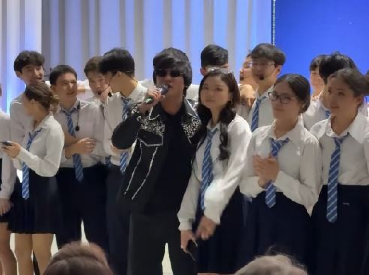 Школьники вышли на сцену с Кайратом Нуртасом (ВИДЕО)