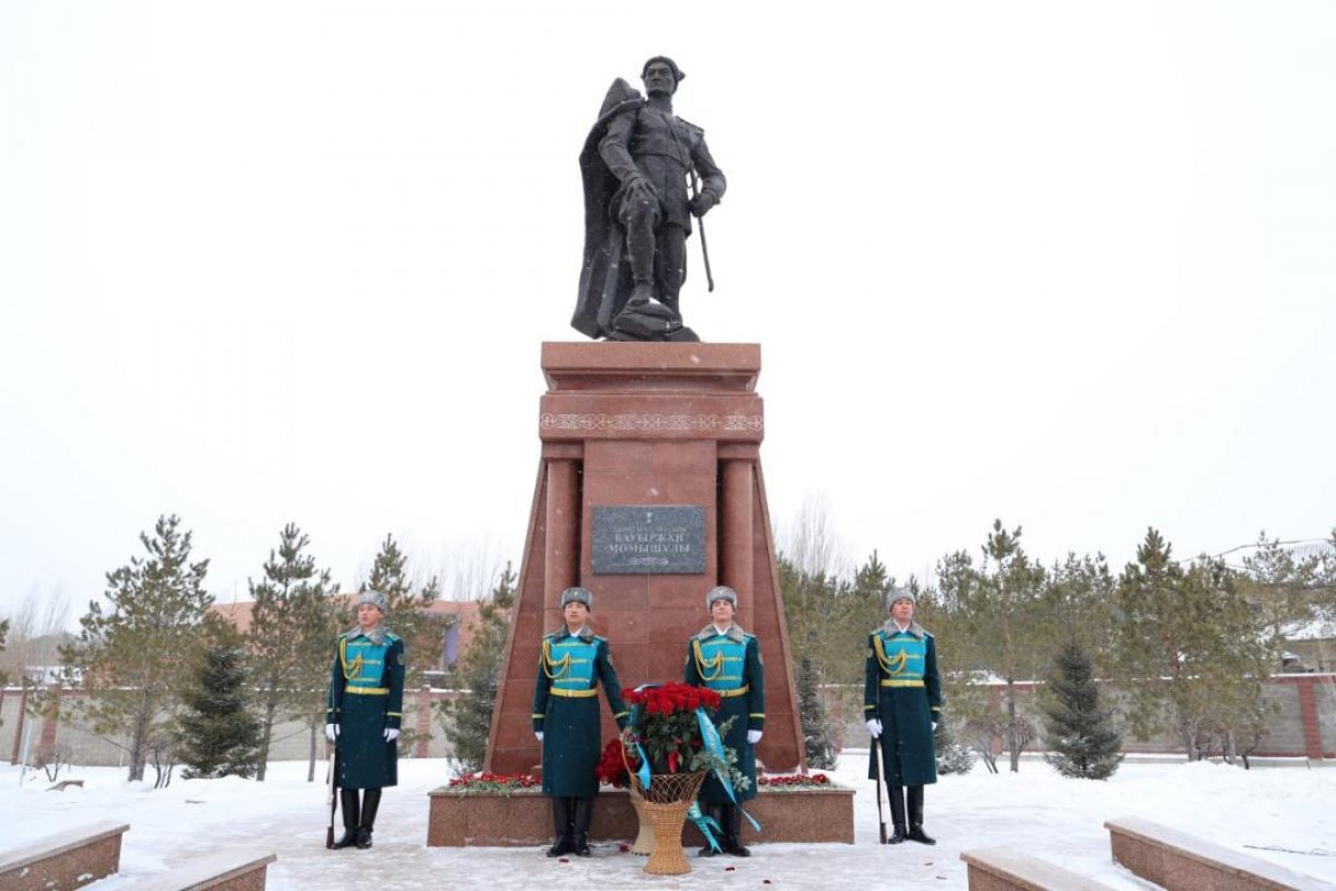Память Бауыржана Момышулы почтили в Вооруженных силах