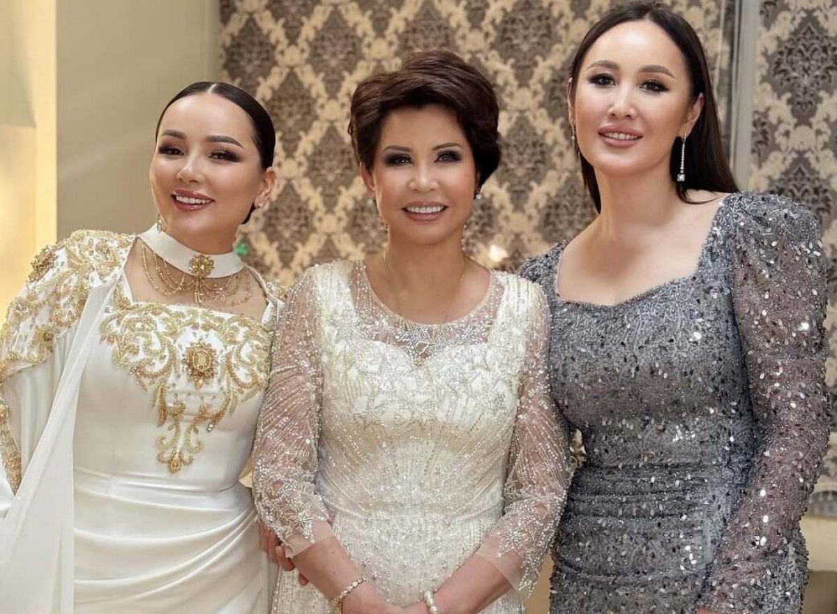 Роза Рымбаева намекнула на скорый юбилей на сцене