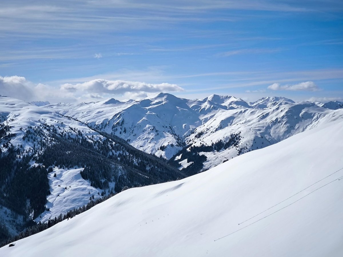 Трагедия в горах Алматы: обнаружены тела еще двух человек