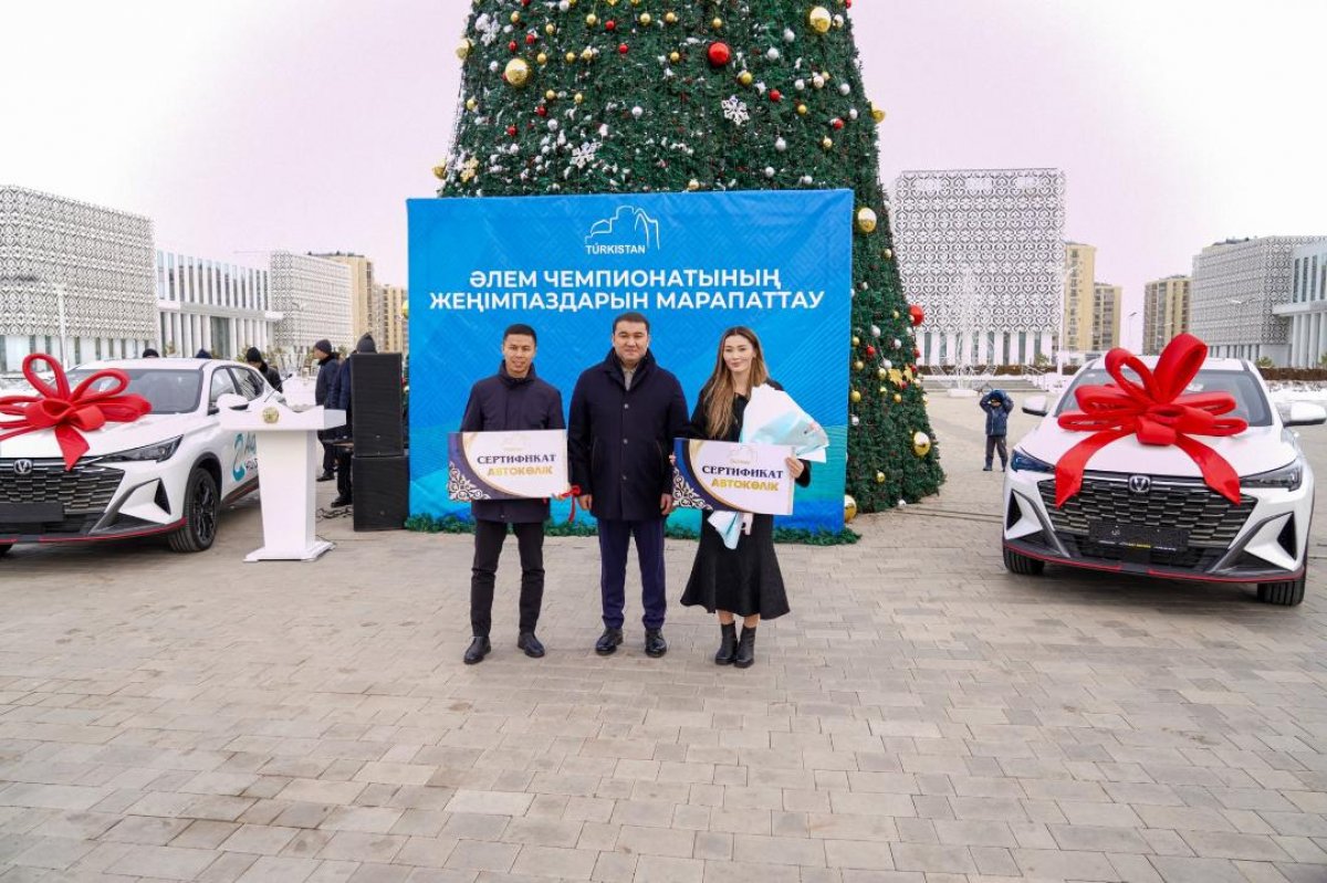 Сакену Бибосынову подарили автомобиль за победу на ЧМ