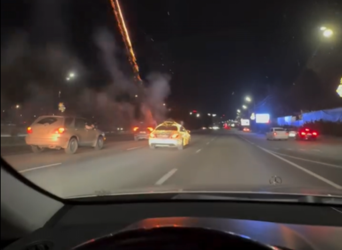 Блогер устроил стрельбу из авто в центре Алматы (ВИДЕО)