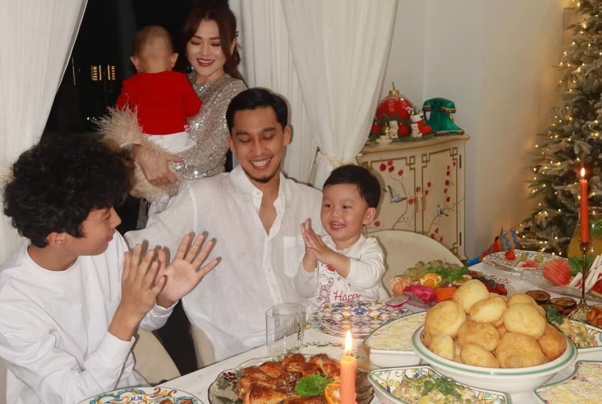 Ерке Есмахан показала фотографии праздничного застолья