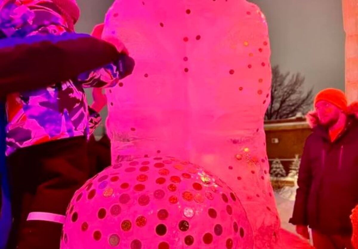 "Денежная лошадь" появилась на центральной площади Костаная