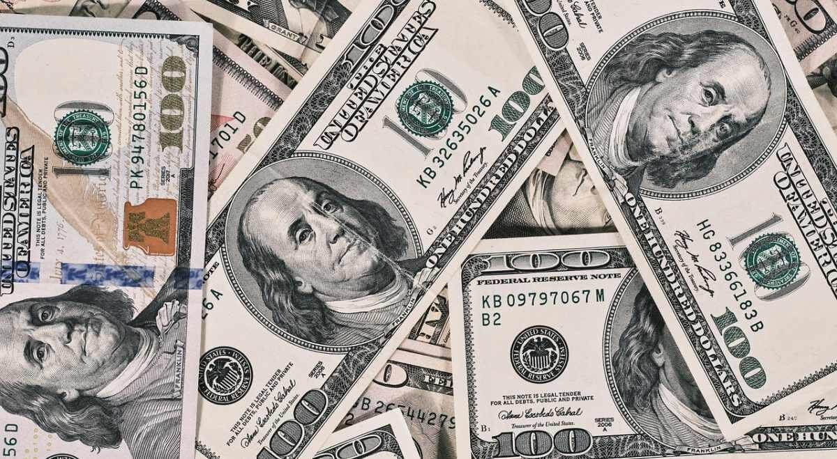 Где выгодно обменять доллары 3 января