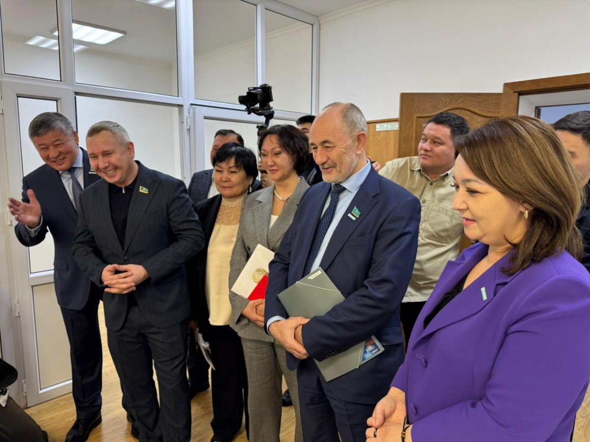 Депутаты посетили госпиталь для ветеранов в Астане