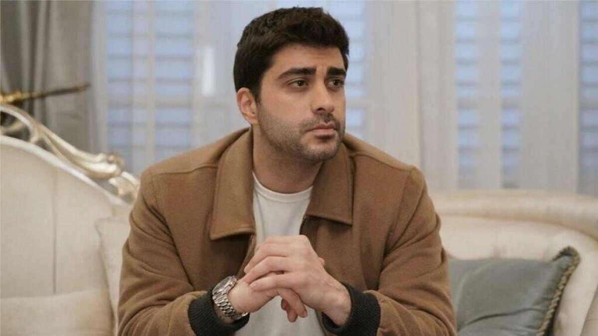 Звезду сериала "Клюквенный щербет" задержали в Стамбуле