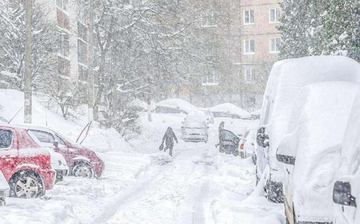 Снег, метель: штормовое предупреждение объявили на большей части Казахстана