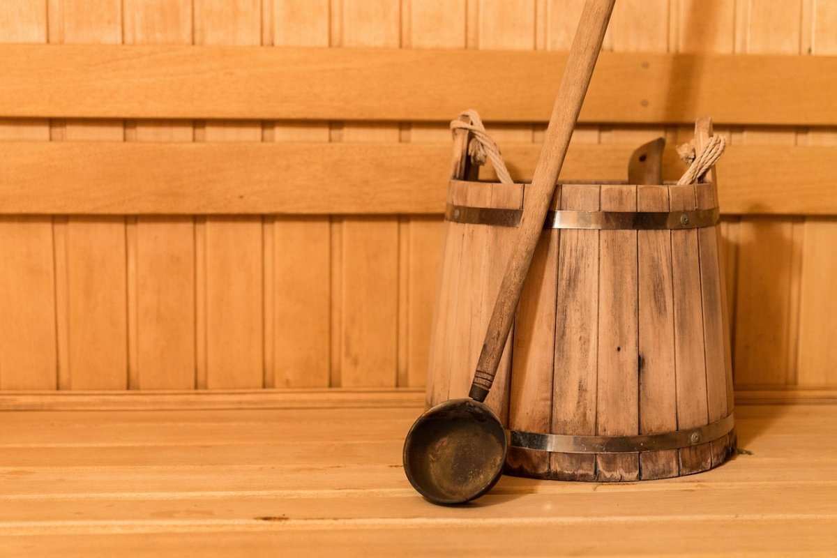 Девушку госпитализировали после купания в уличном чане под Екатеринбургом