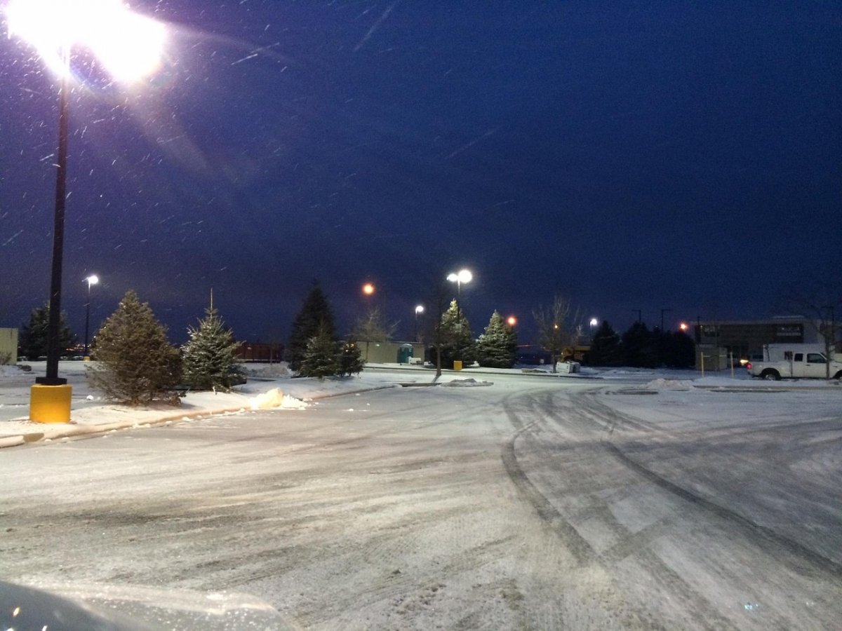 Снег, метель и гололед прогнозируются в Казахстане