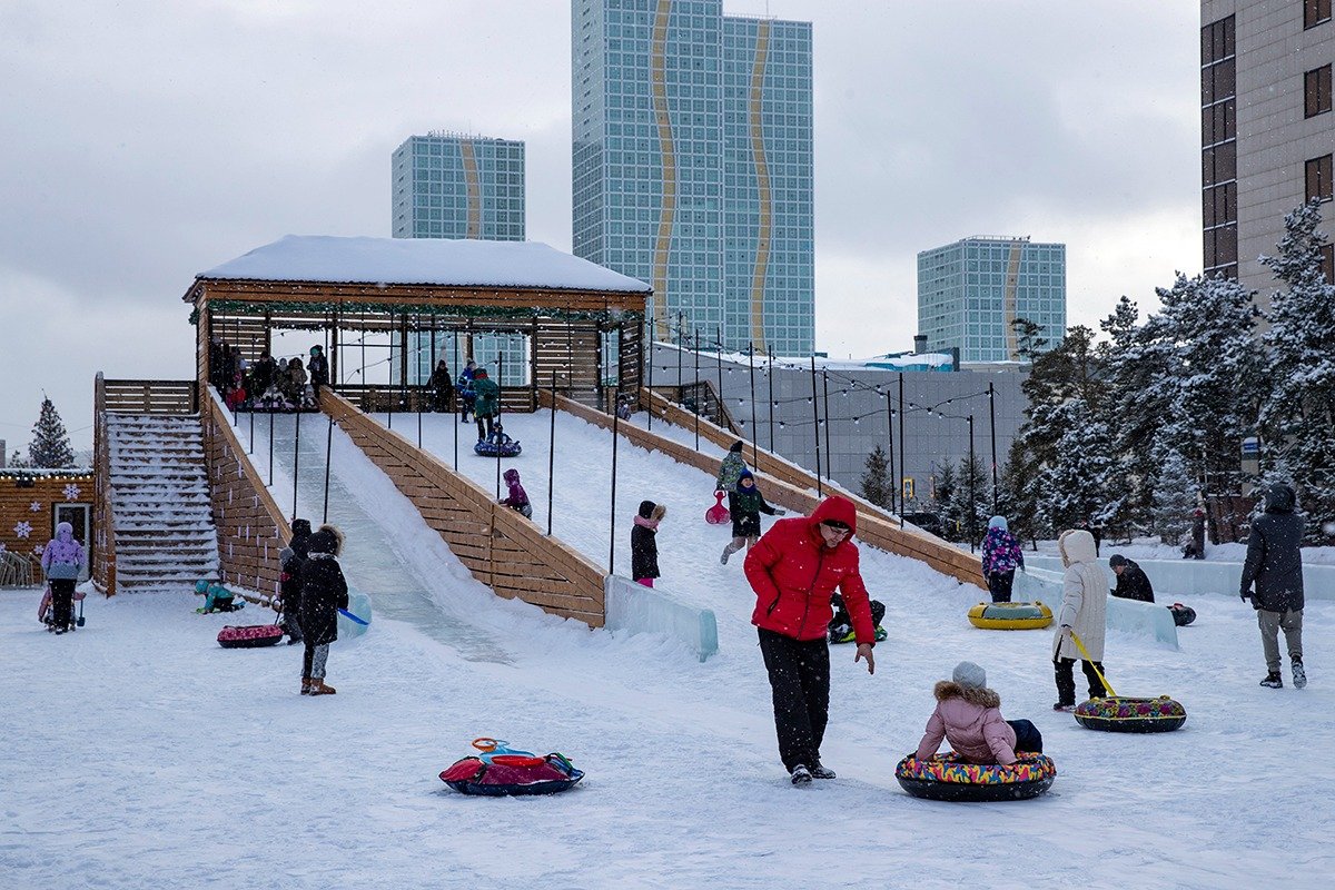 Спасатели объяснили, как безопасно скатываться на тюбинге
