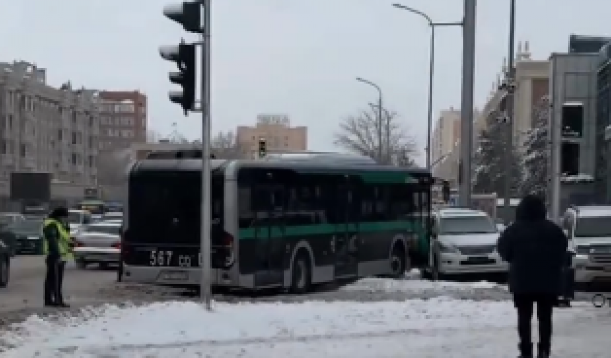 Массовое ДТП с автобусом произошло в Астане