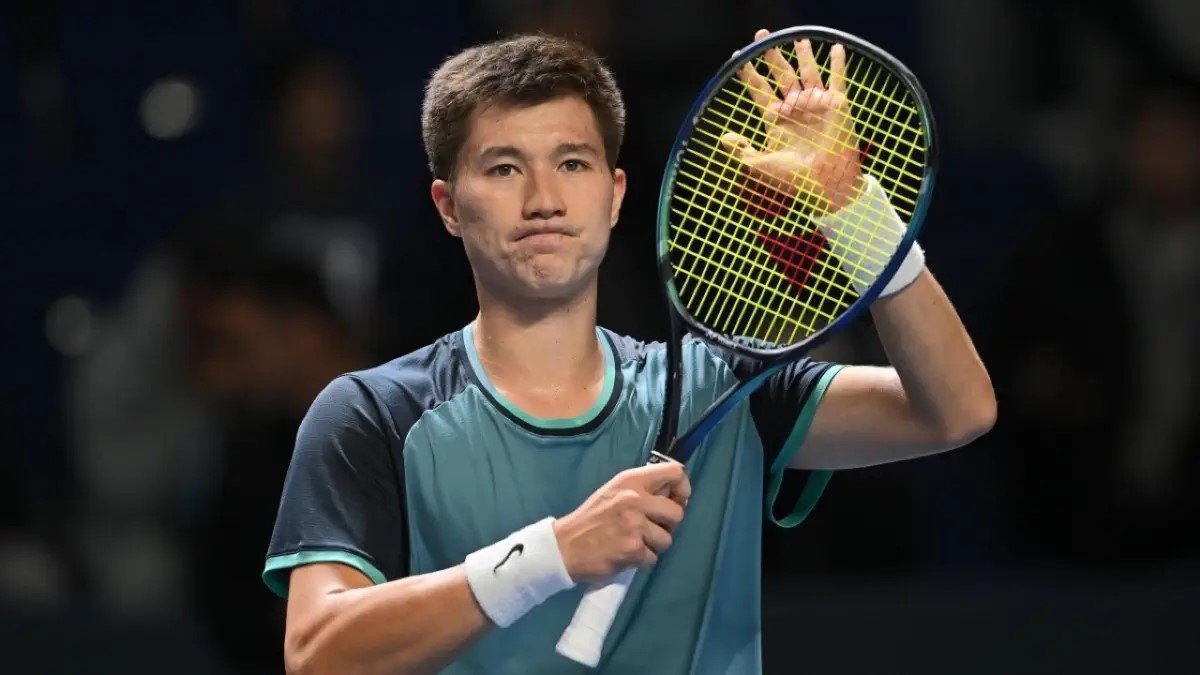 Казахстанский теннисист уступил в драматичном матче на турнире в Таиланде