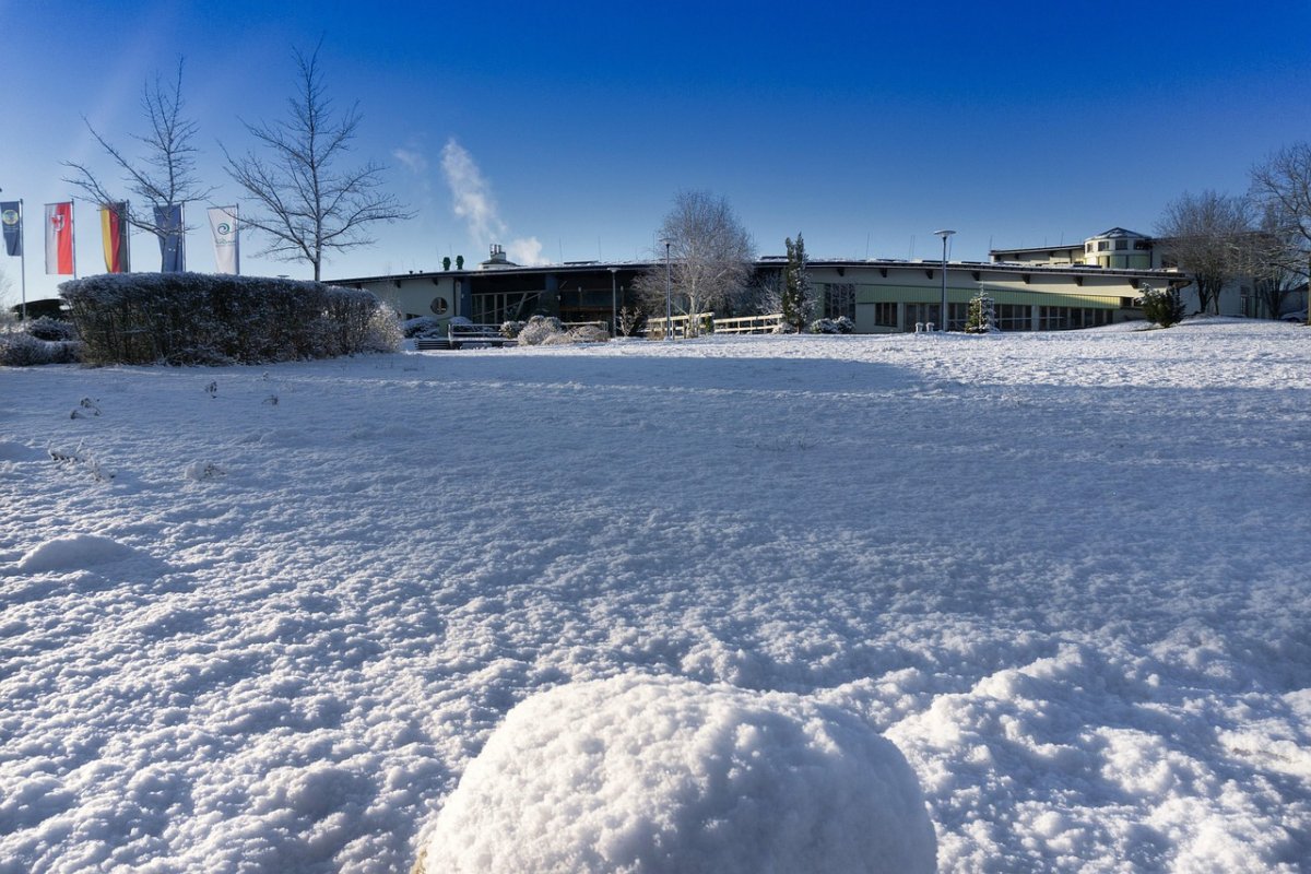 Девушка получила сотрясение мозга на горке в Актобе