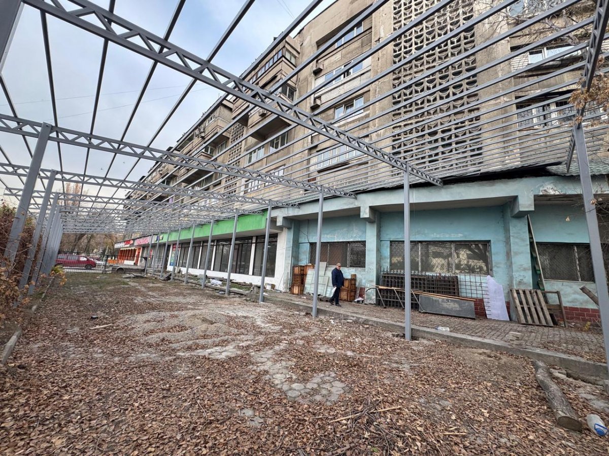 Незаконную пристройку снесли в Алматы