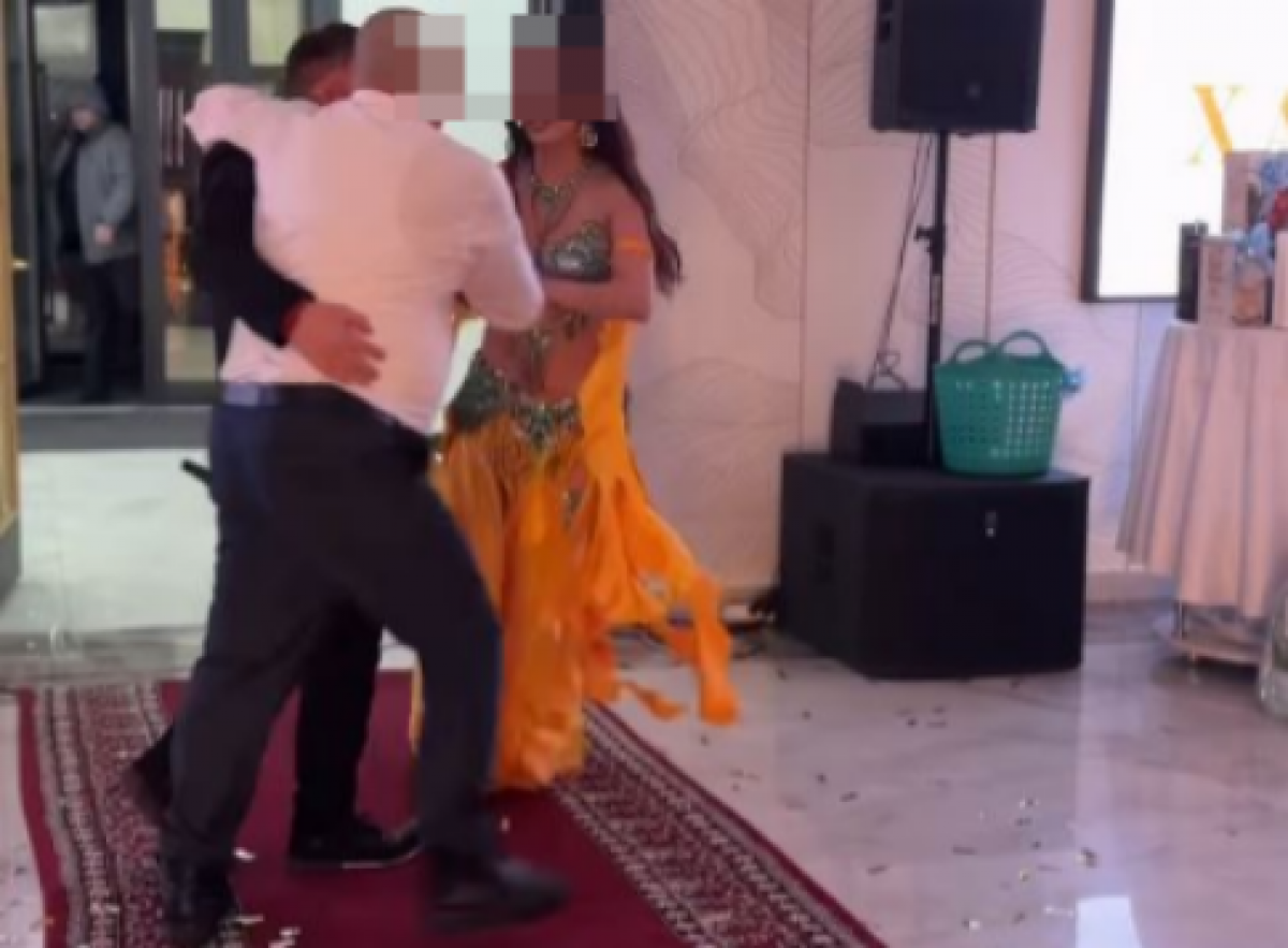 Мужчина напал на танцовщицу прямо во время выступления в Косшы (ВИДЕО)