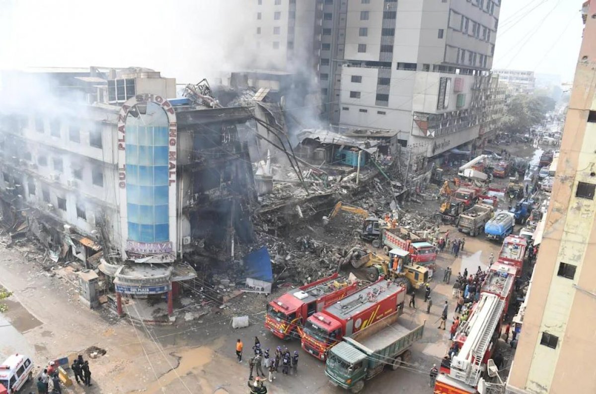 Торговый центр Пакистана в огне: погибло 14 человек