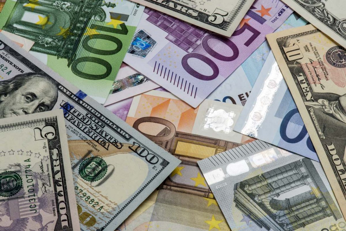Валютные колебания: сколько стоят доллар и евро