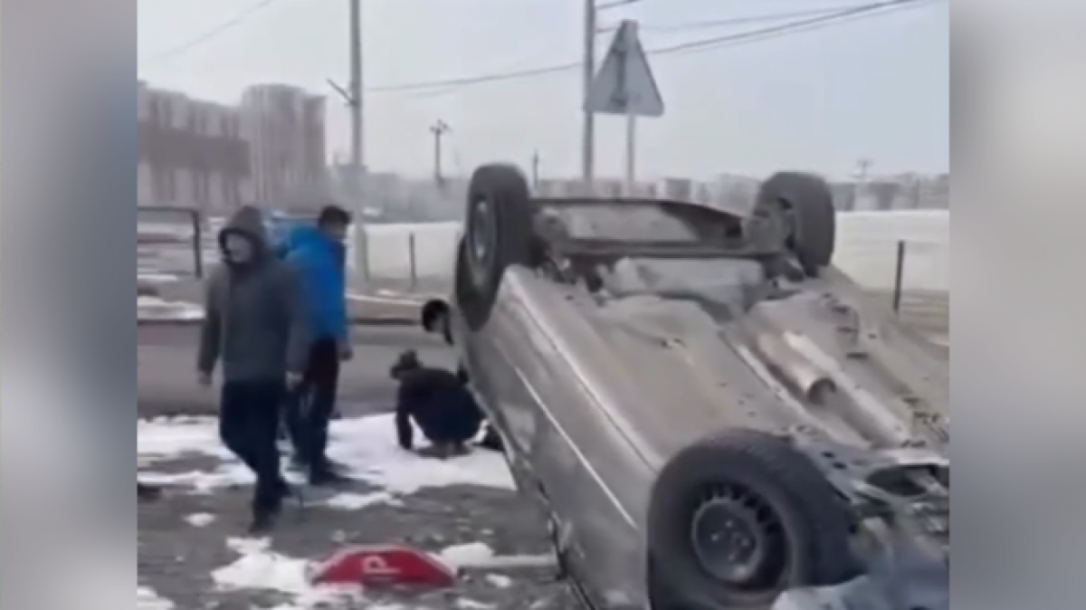В Шымкенте во время практического теста на права опрокинулся автомобиль