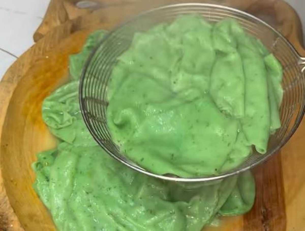 Зеленый бешпармак шокировал Казнет (ВИДЕО)