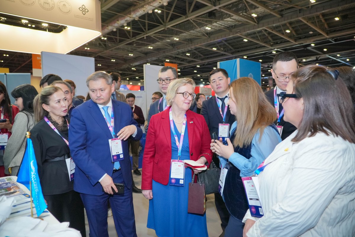 ЕНУ представил EdTech-разработки с ИИ и инклюзией на мировой выставке в Лондоне