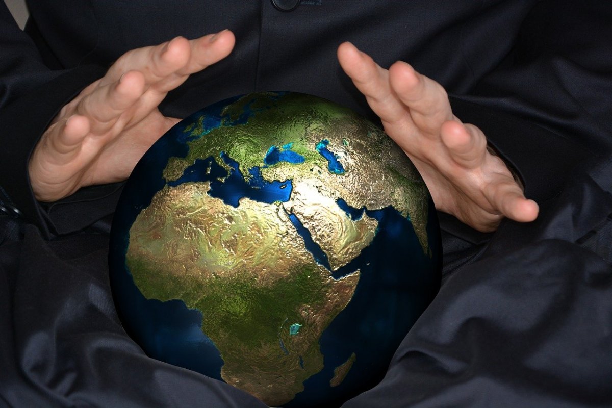 Женщина перевела "ясновидящей" три миллиона тенге в Кыргызстане