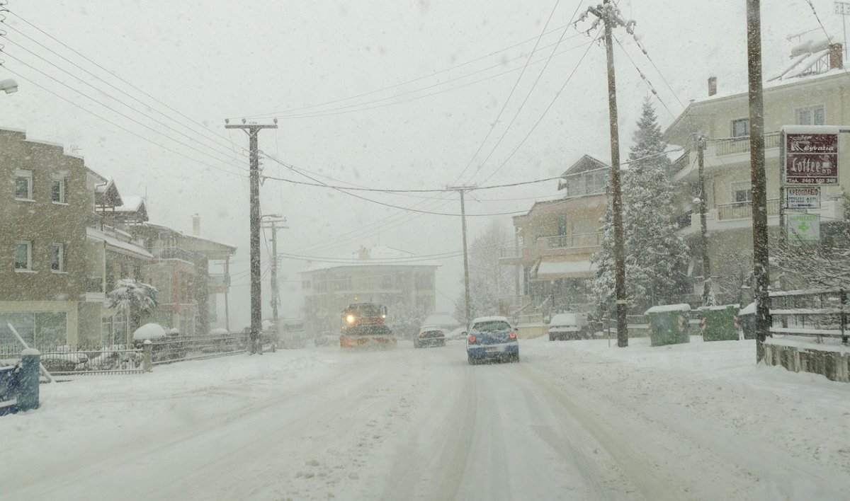 Гололед и сильный ветер ожидаются в Казахстане