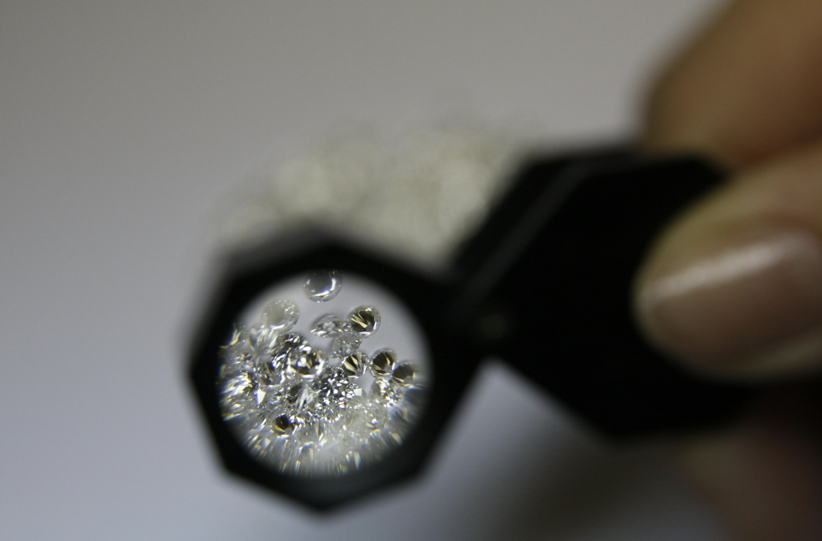 Золото клиентов ушло в ломбард: в Актобе разоблачили ювелира-афериста