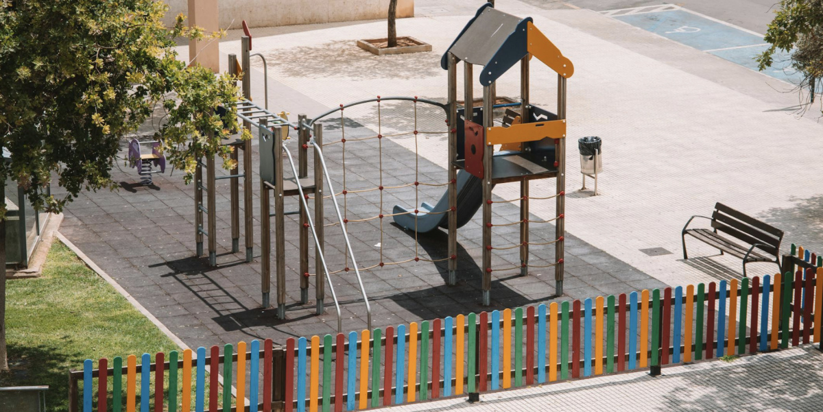 Женщина вмешалась в детские разборки и ударила ребенка на юге Казахстана