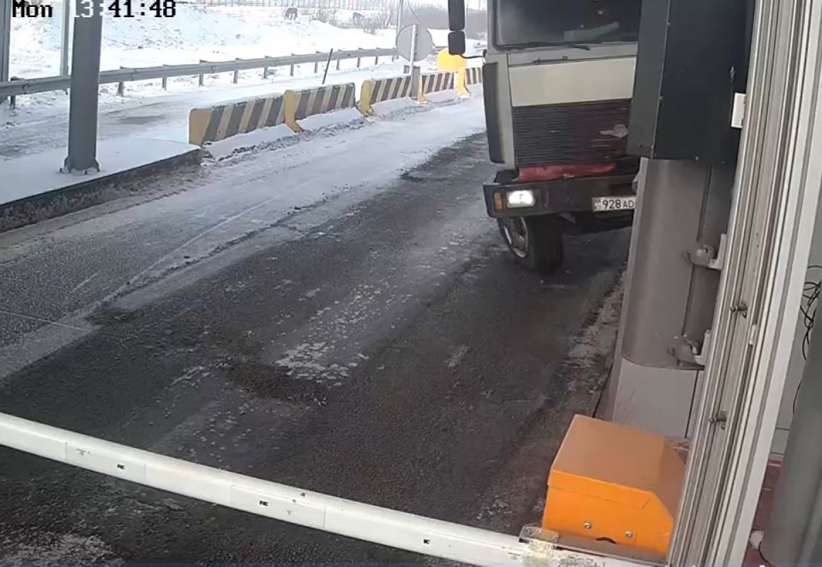 Грузовик врезался в терминал из-за отказа тормозов на трассе Астана – Петропавловск