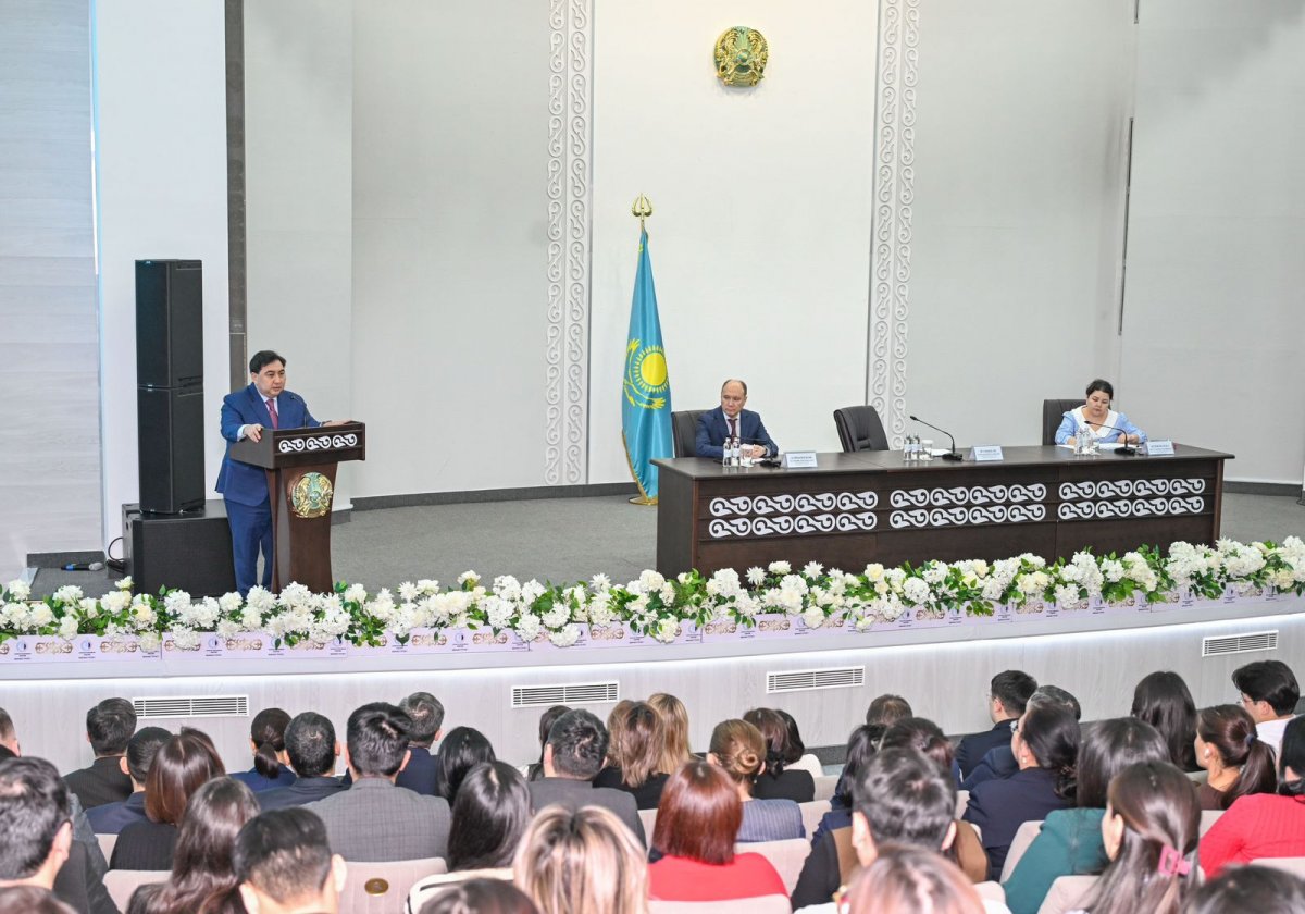 Дархан Жазықбай обозначил новые приоритеты развития госслужбы