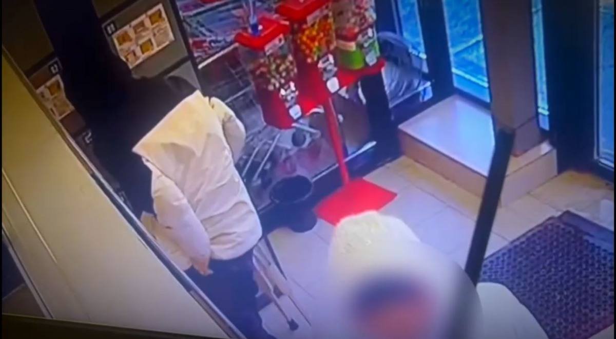 Павлодарец прятал наркотики в ячейках супермаркета