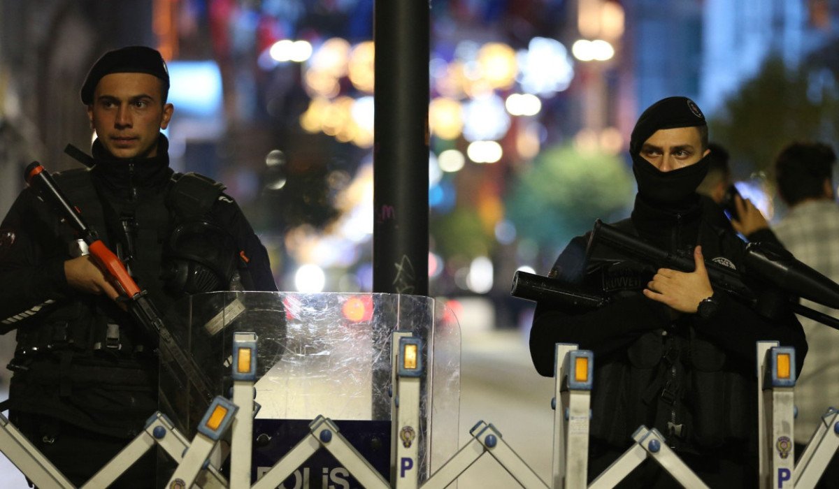 Звезды шоу-бизнеса Турции попались на наркотиках