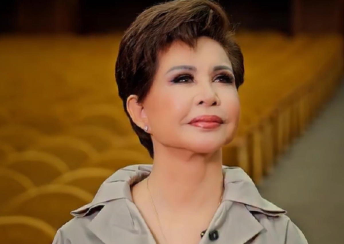 Роза Рымбаева показала эффектный концертный наряд (ВИДЕО)