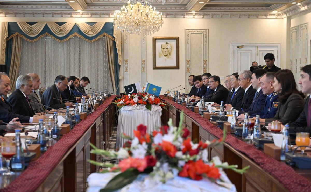 Токаев пригласил премьер-министра Пакистана посетить Казахстан с государственным визитом