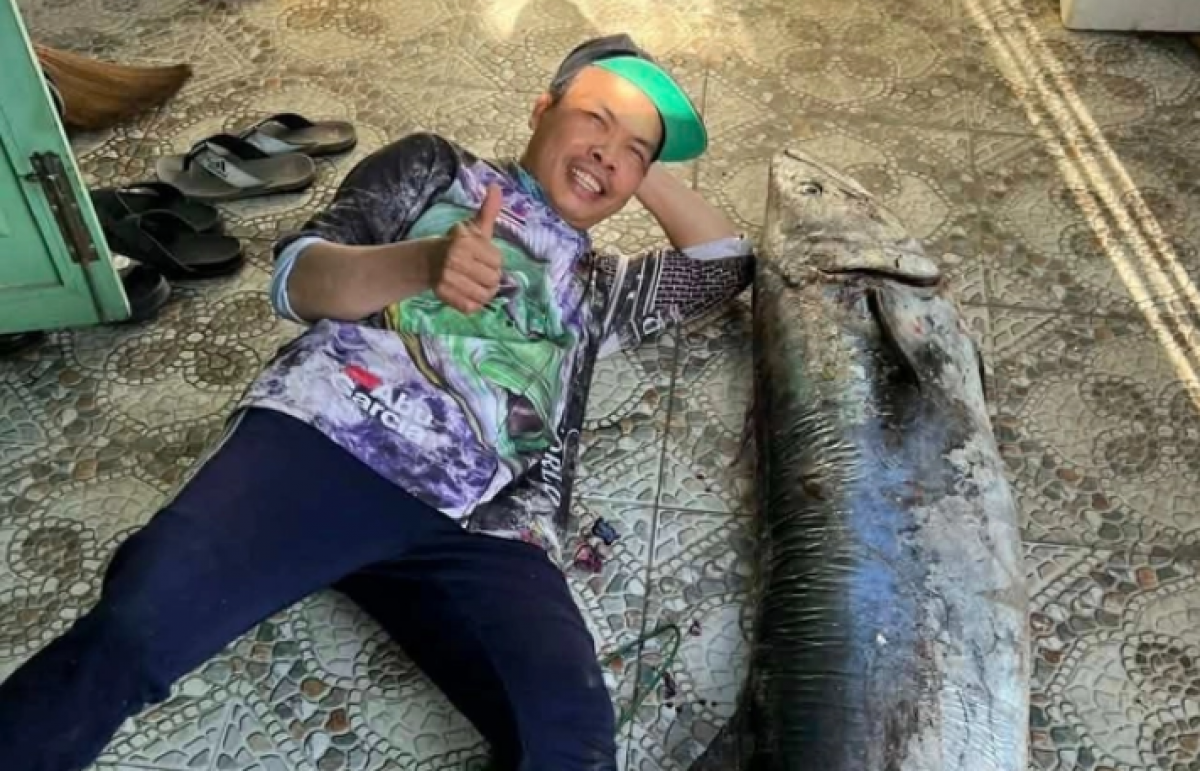 Рыболов-любитель поймал рыбу весом 63 кг