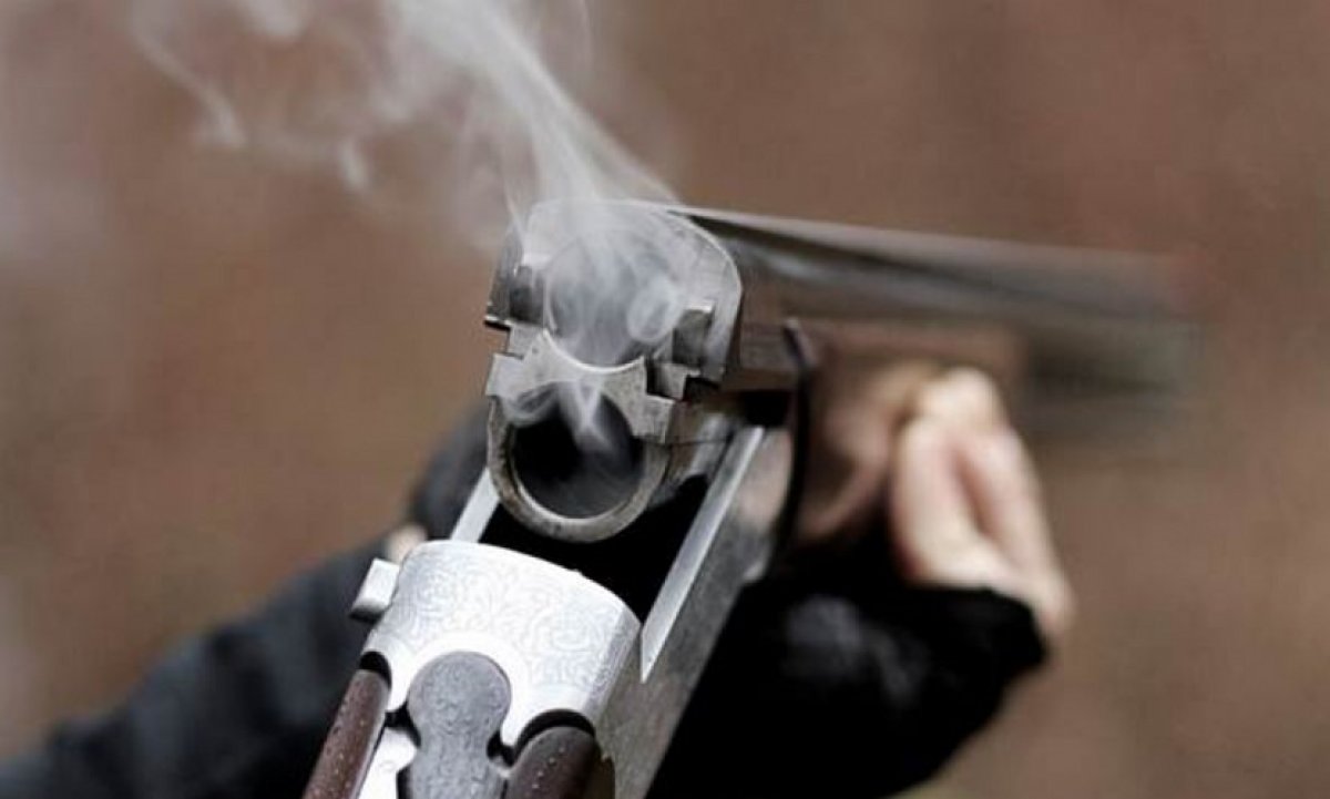 Ученик лицея выстрелил из охотничьего ружья в учителя в Азербайджане