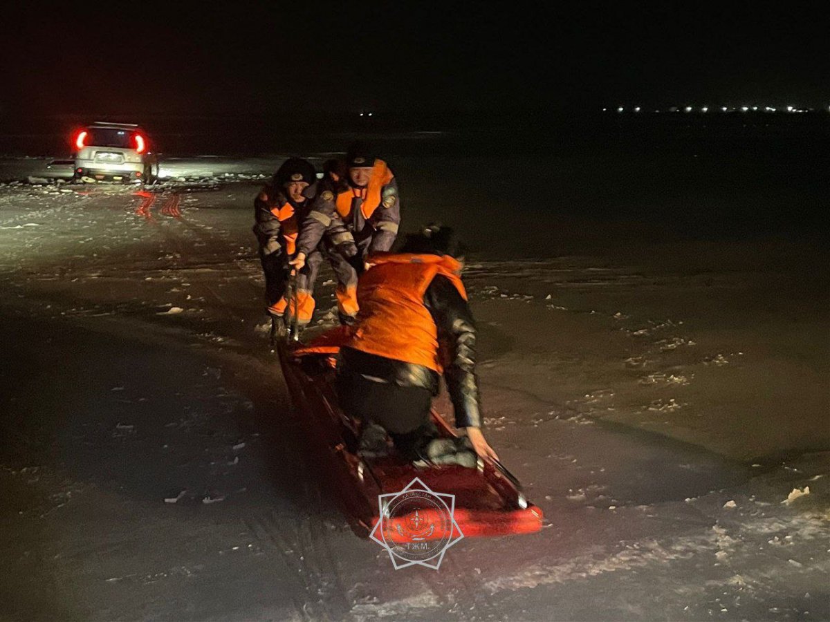 Автомобиль провалился под лед в Алматинской области (ВИДЕО)