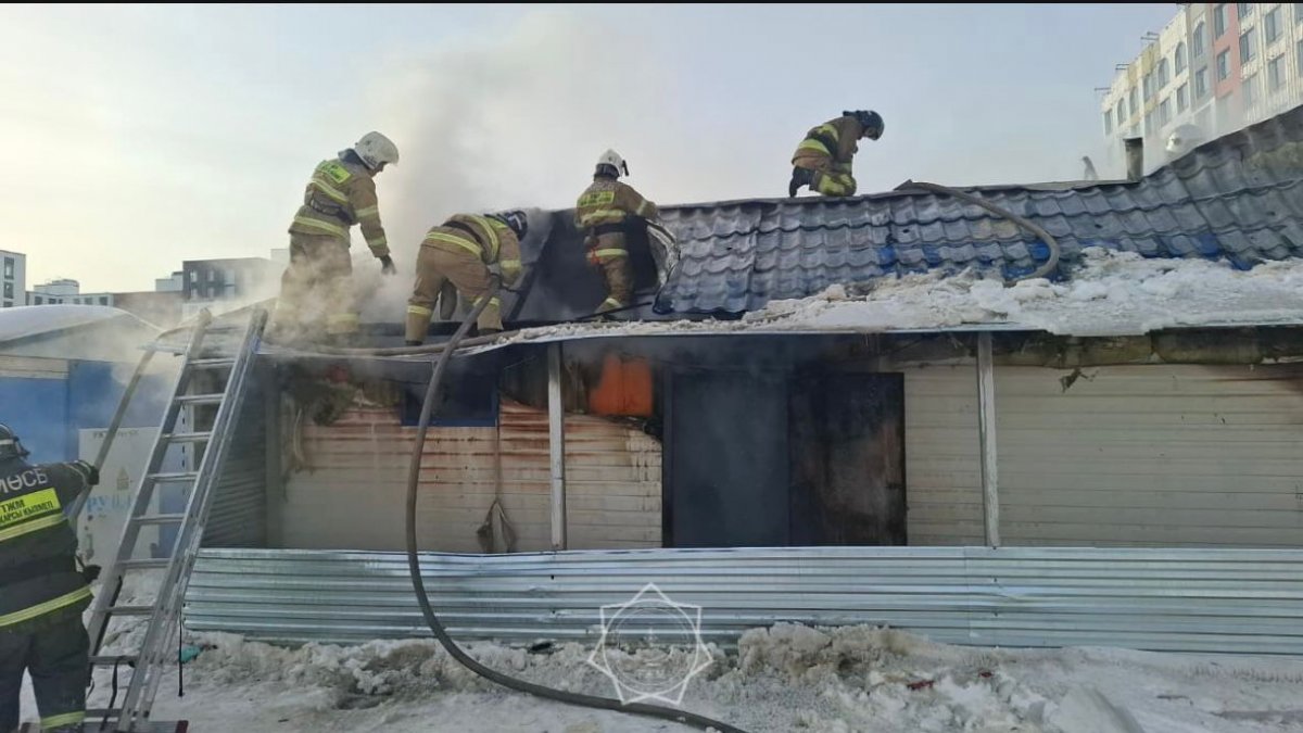 Контейнер вспыхнул на строительной площадке в Астане