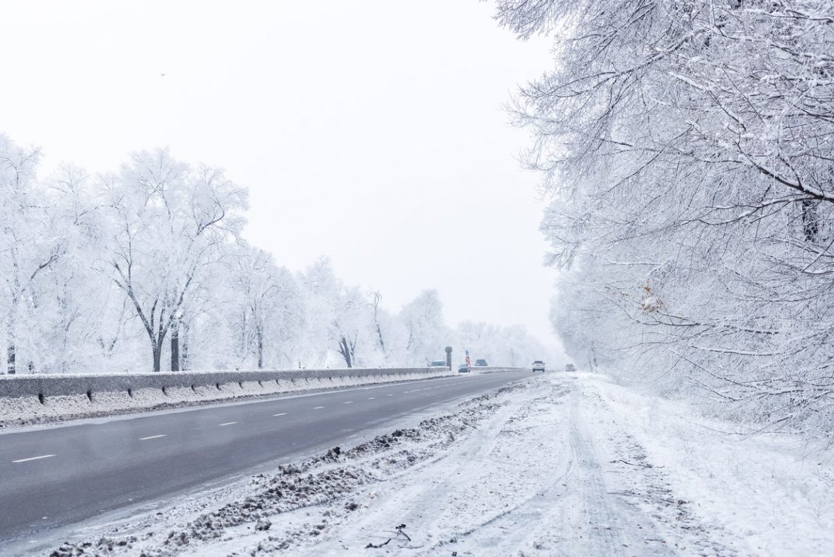 Водителям рекомендуют отложить дальние поездки в ряде областей