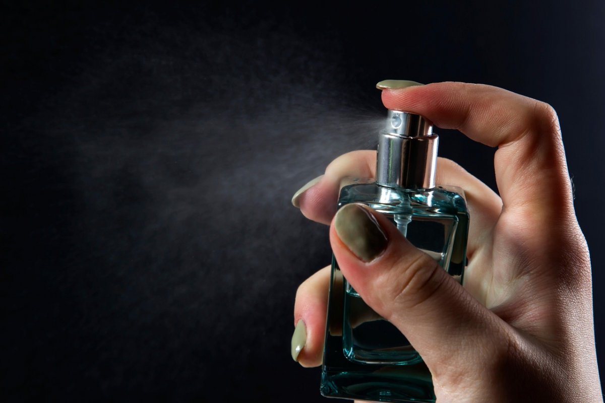 Испортились или нет? Как понять, что духи пора выбросить