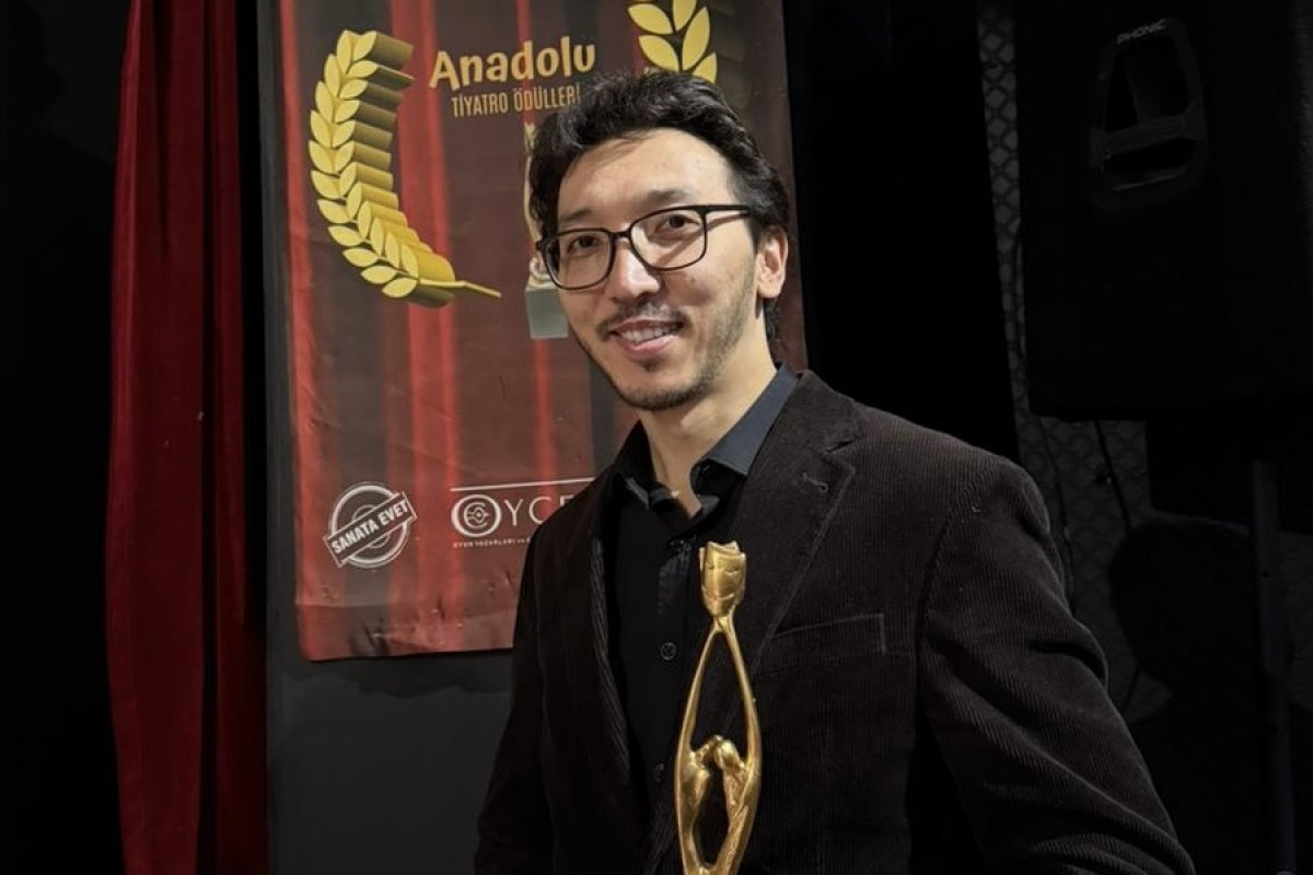 Казахстанский режиссер удостоен высшей театральной награды тюркского мира