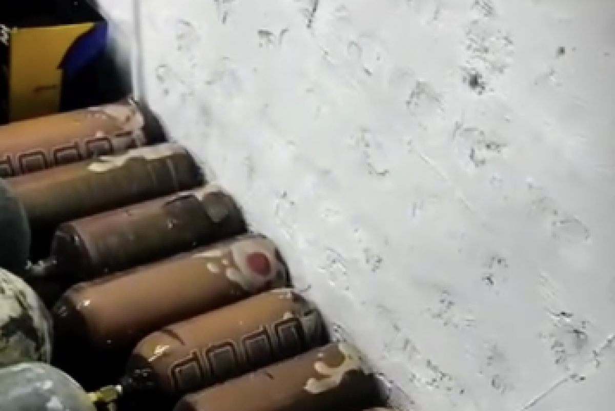 Тысячу баллонов "веселящего" газа привезли из России в Казахстан (ВИДЕО)