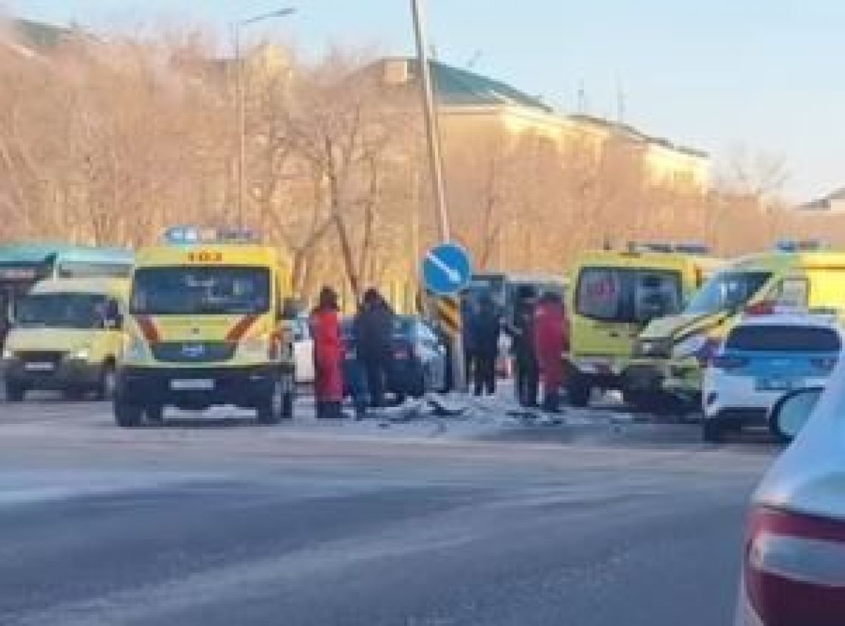 Скорая врезалась в Hyundai: пострадали пассажиры в Караганде
