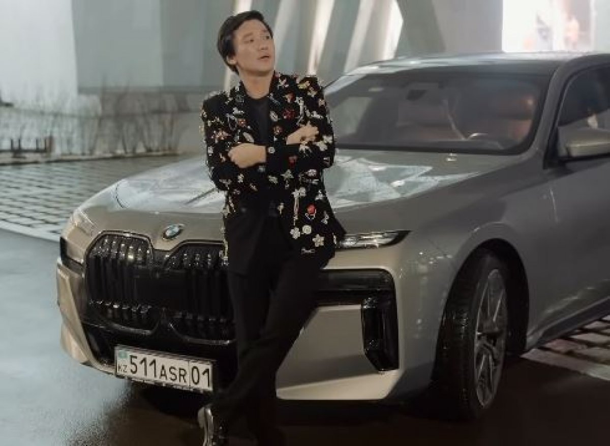 Казахстанцы заценили пиджак Кайрата Нуртаса (ВИДЕО)